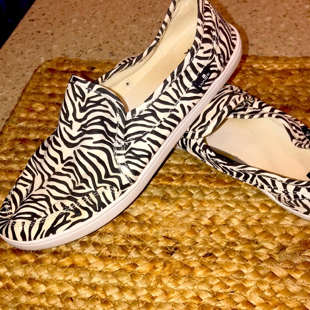 Sanuk ladies shoes  US size 8
